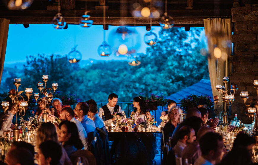 cena a lume di candela durante un matrimonio a Cascina Montena