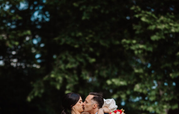 ritratto di due sposi durante un matrimonio a Tenuta Berroni