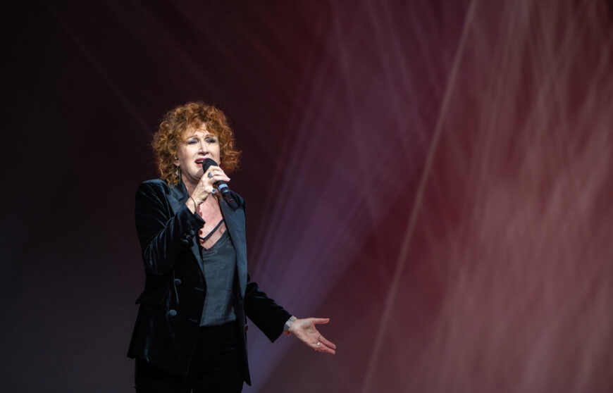 Fiorella Mannoia durante un concerto a Milano